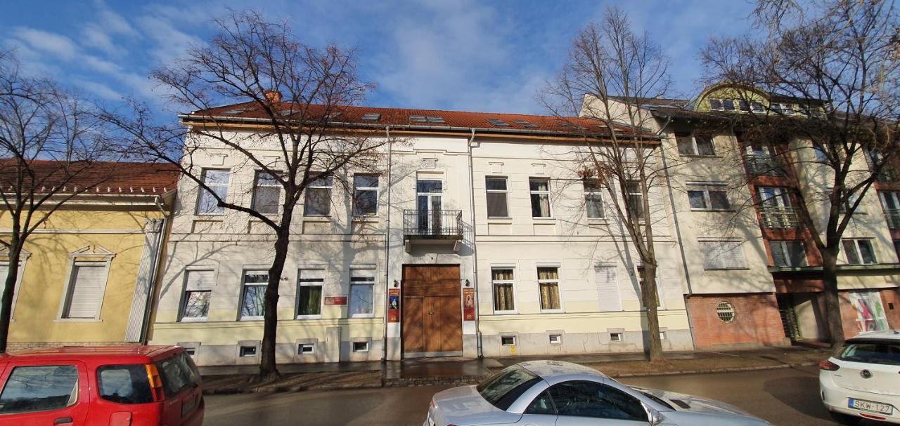 A Pousada Romzsa Tódor Kollégium Szeged Exterior foto